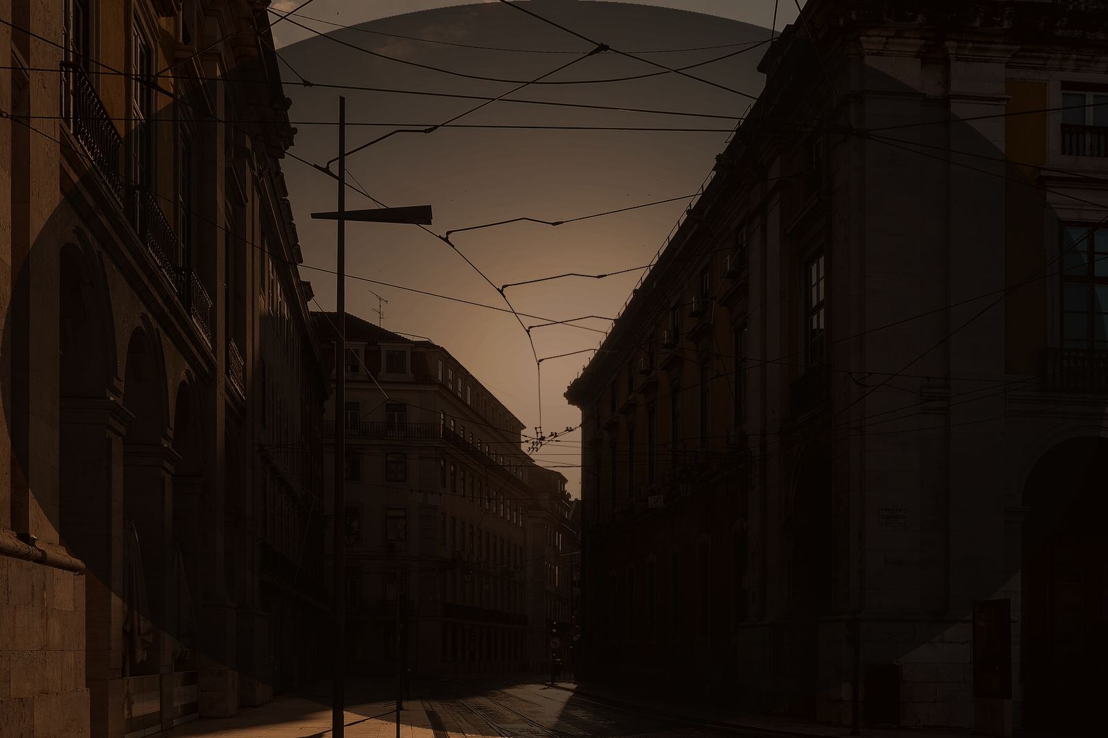 Lisboa, calcário e calçada ao entardecer
